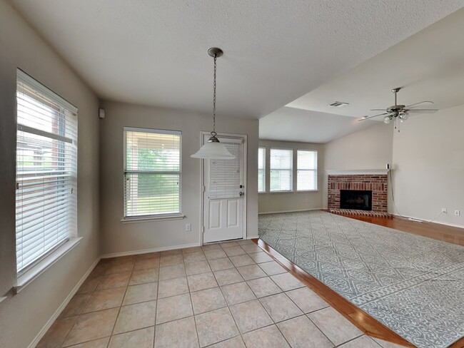 Building Photo - Beautiful Brick 2 story home MOVE IN READY!
