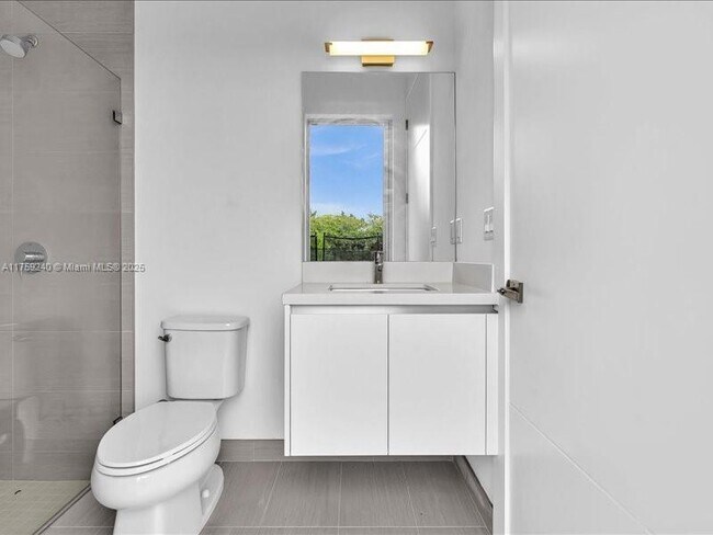Building Photo - 16644 Botaniko Dr N