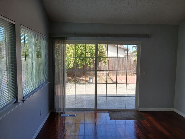 Building Photo - 400 Mokelumne Dr