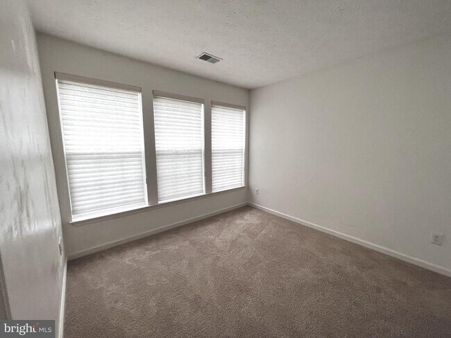 Building Photo - 2402 Autumn Harvest Ct