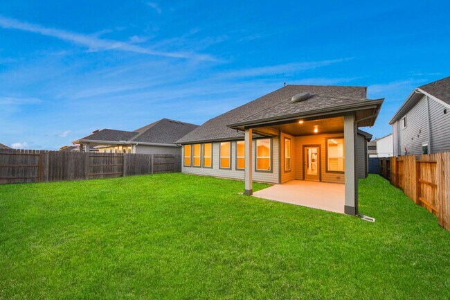 Building Photo - 32307 Fly Fish Wy