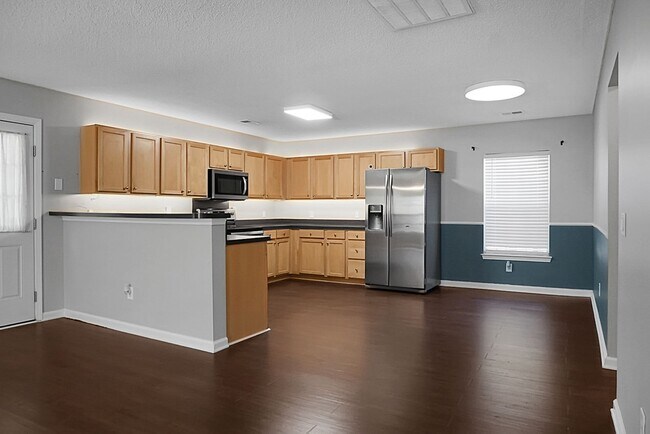 Building Photo - Spacious 2 Story, 4 BR, 2.5 BA, 2 Car Gara...