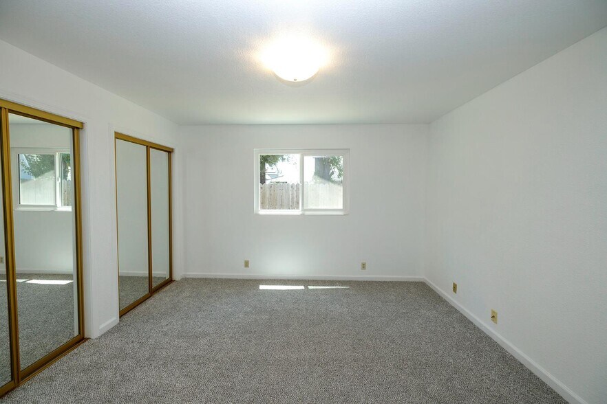 Building Photo - 728 Wawona St