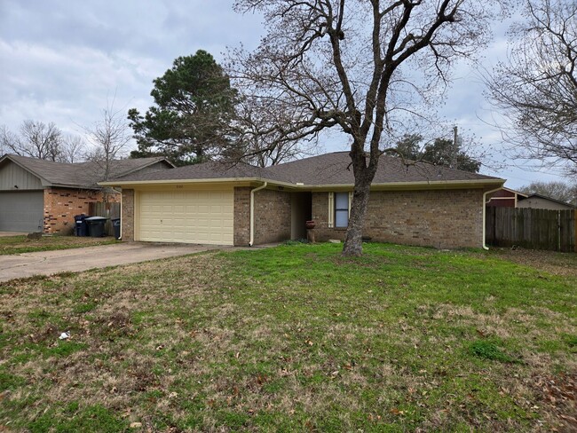 Primary Photo - 3 bedroom 2 bathroom Southwood Valley Home