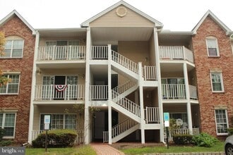 Building Photo - 84 Cheverny Ct