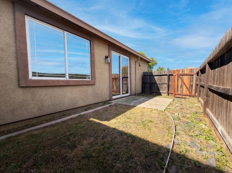 Building Photo - 400 Caravaggio Cir