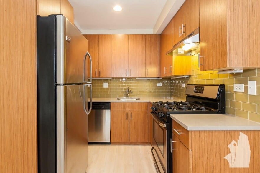 Building Photo - 3709 N Wilton Ave