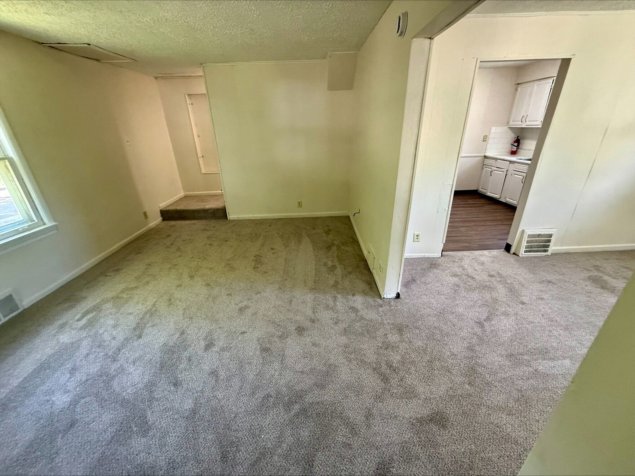 Building Photo - 1215 Pondview Ave