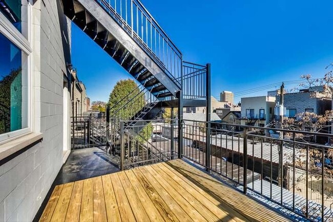 Building Photo - 1021 N Hermitage Ave