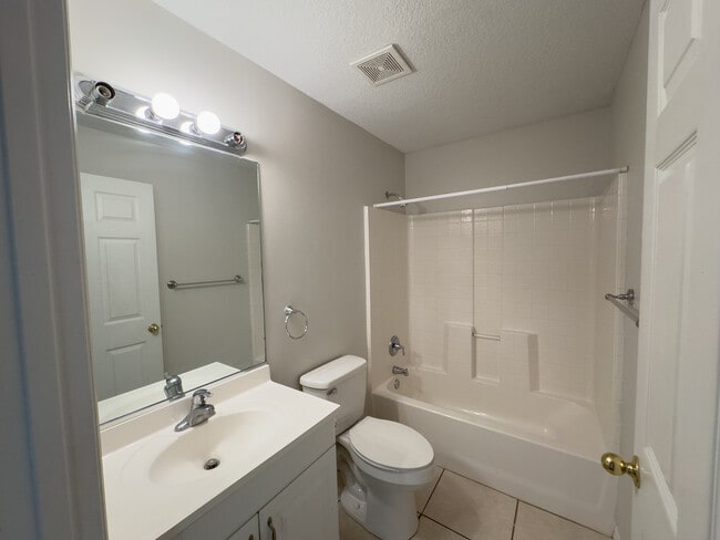 Building Photo - 701 E palm St