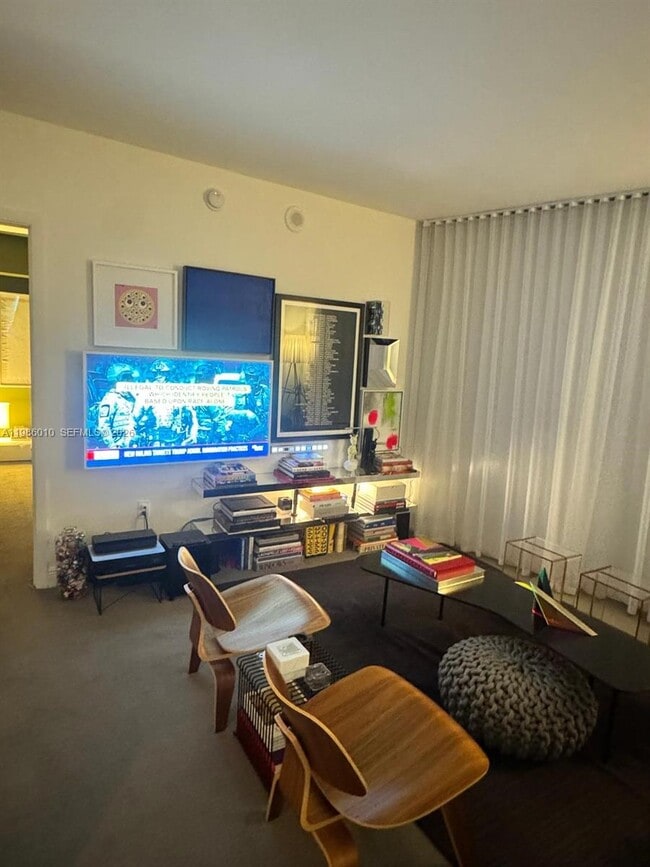 Building Photo - 475 Brickell Ave