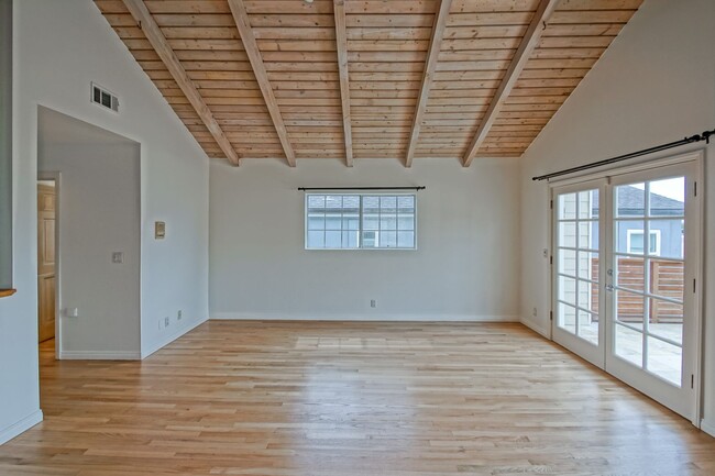 Building Photo - SPACIOUS & AIRY, 3BR2.5BA HERMOSA HILLS HO...