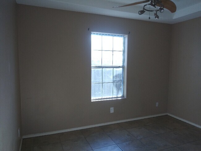 Building Photo - 4720 Sandpiper Ave