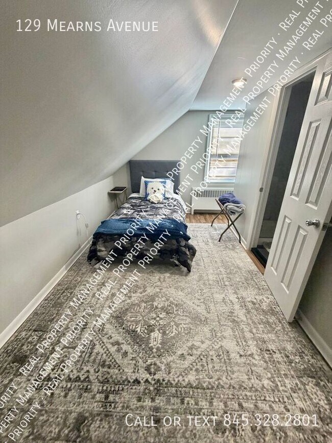 Building Photo - 129 Mearns Ave