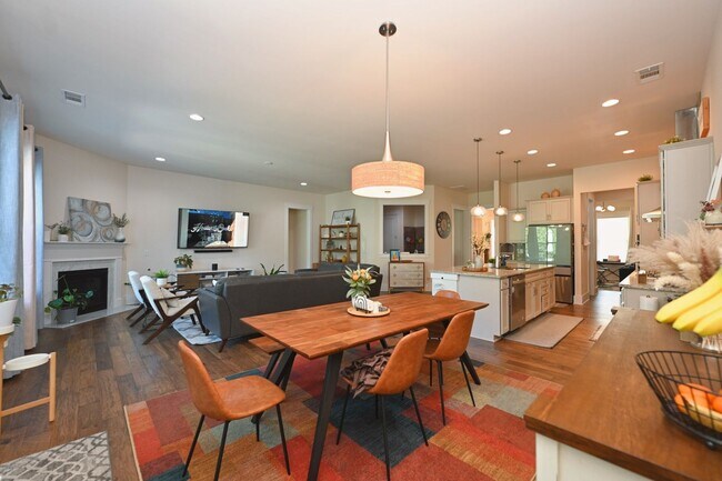 Building Photo - **EXECUTIVE HOME IN WILLIAMSON COUNTY WITH RARE WALK-OUT BASEMENT AND TONS OF STORAGE**