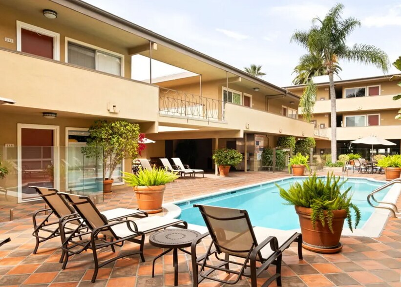 Building Photo - 970 Palm Ave