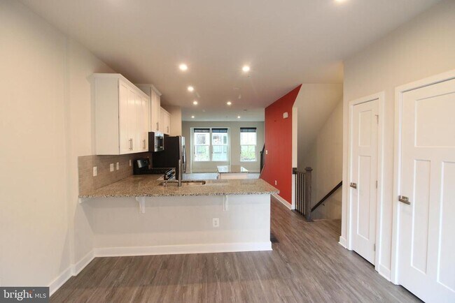 Building Photo - 6210 Monitor St