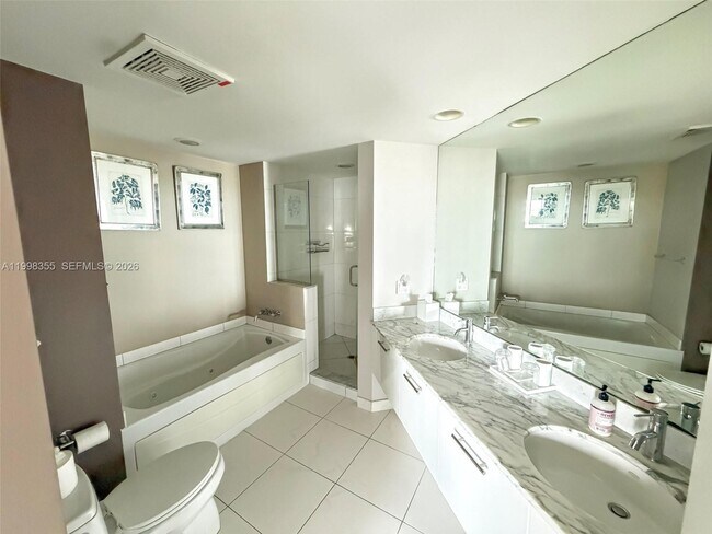 Building Photo - 500 Brickell Ave