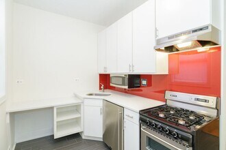 Building Photo - 2888 N Clark St