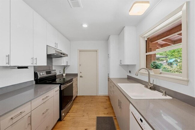 Building Photo - 3819 Avenue F