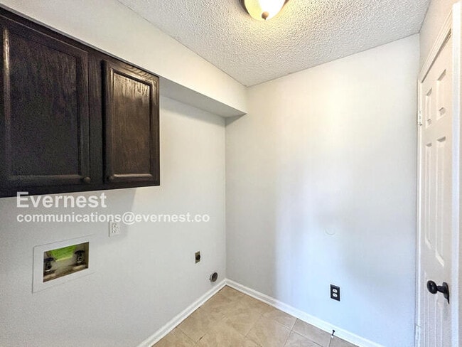 Building Photo - 5240 Shady Ridge Dr
