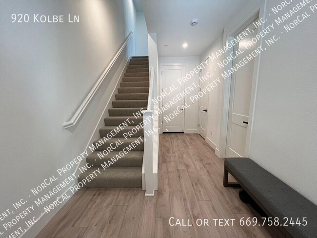 Building Photo - 920 Kolbe Ln