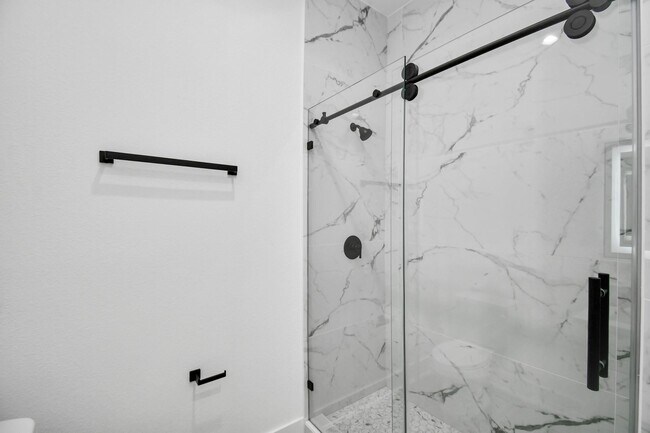 Building Photo - 519 Lovers Ln