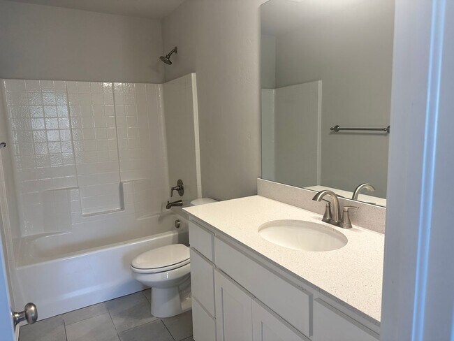 Building Photo - FIRST MONTH FREE - Popular Location! THIS ...