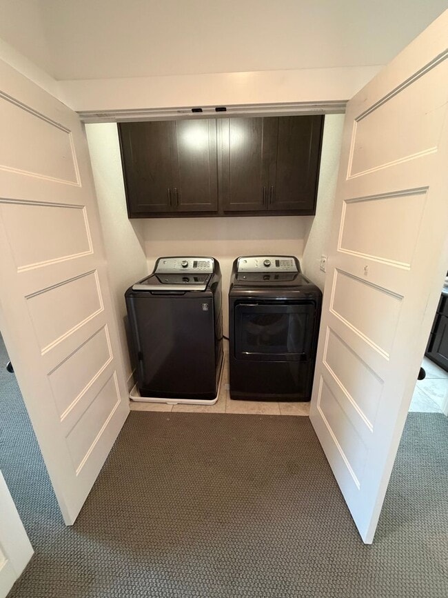 Building Photo - 3 Bedroom | 2.5 Bathroom | Crocker Village House