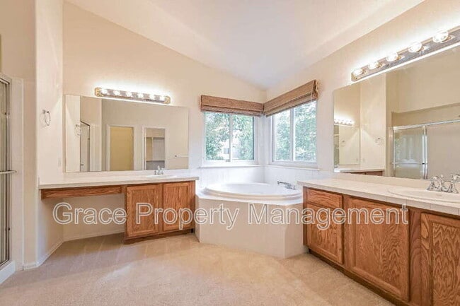 Building Photo - 10376 Dunsford Dr