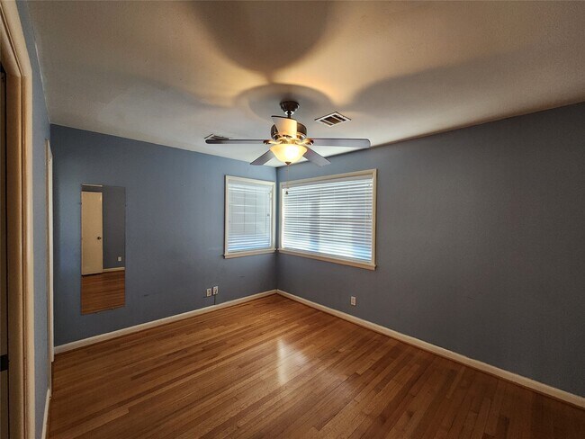 Building Photo - 6418 Woodbrook Ln