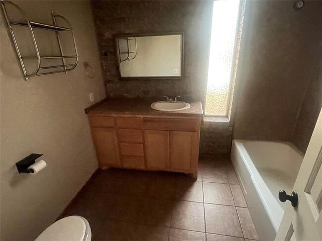 Building Photo - 1202 Kaiser