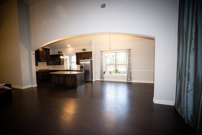 Building Photo - 13923 Hopewell Dr