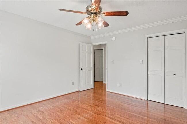 Building Photo - Stunning 3 bed 2.5 bath home in Cove Creek subdivision!