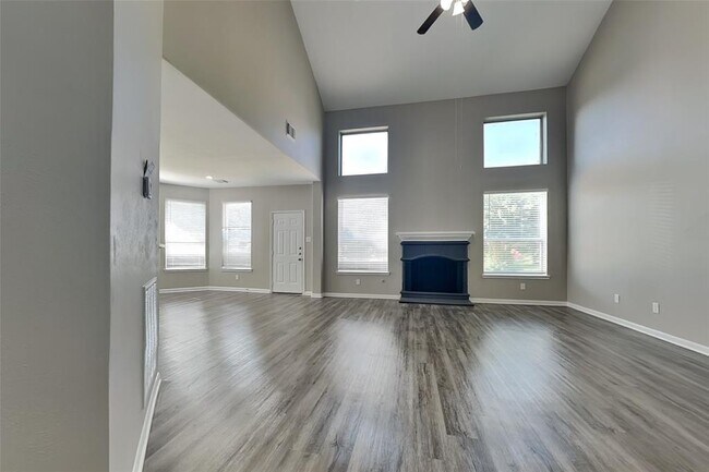 Building Photo - 17907 Timber Crossing Ln