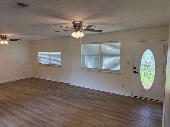 Building Photo - 218 Rose Marie Ln SW