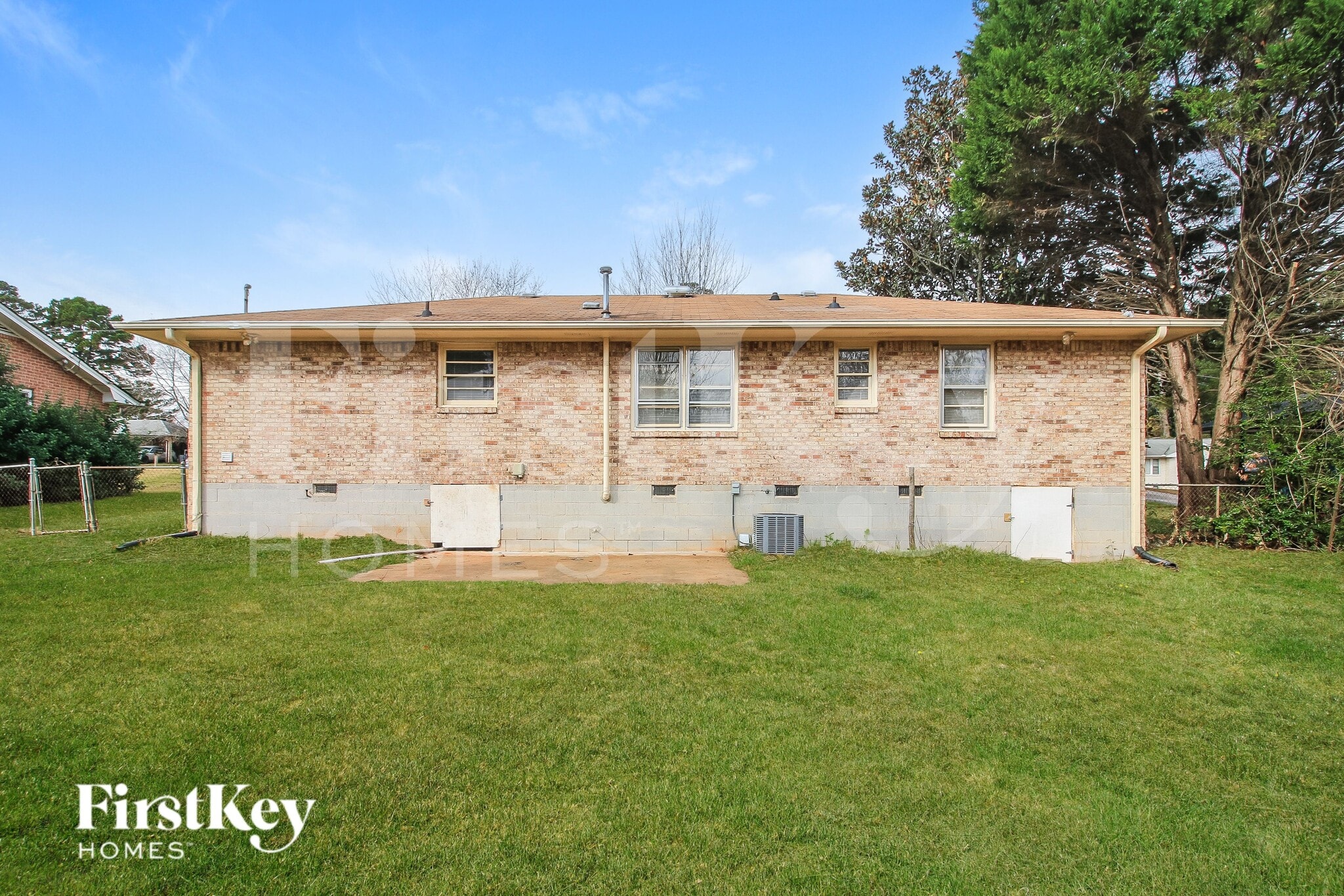 Building Photo - 2672 Lilac Dr