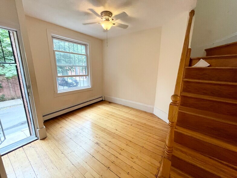 Building Photo - 32 Sussex St