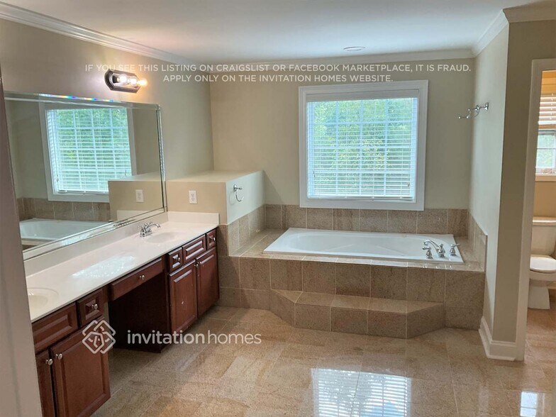 Building Photo - 5571 Boreal Way SW