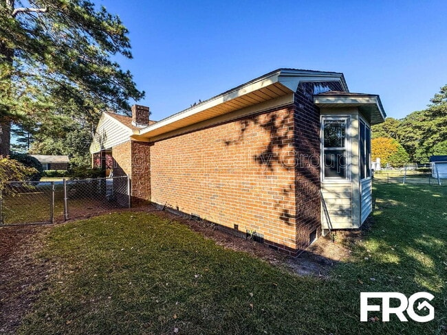 Building Photo - 113 Belmont Dr