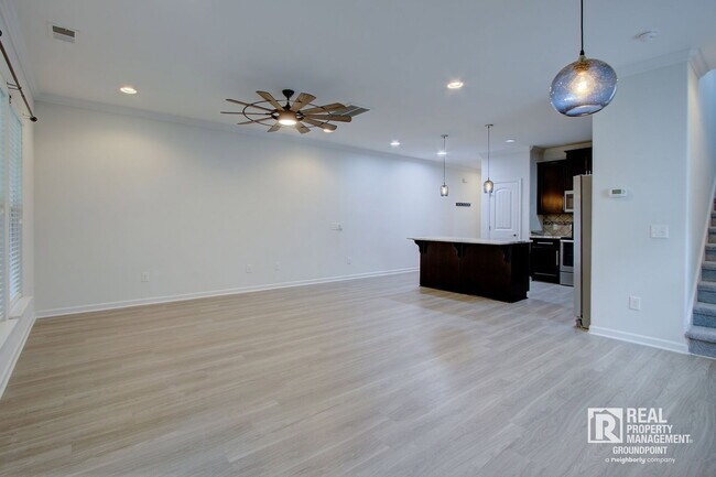 Building Photo - 221 S Lamplighter Ln