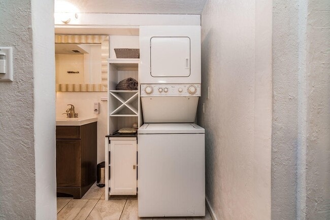 Building Photo - Beautiful Unfurnished 1 Bedroom 1 bath Apartment for Rent in Branson, MO