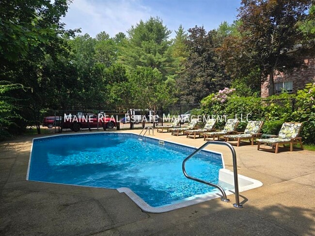 Primary Photo - 10 Tall Pines Dr