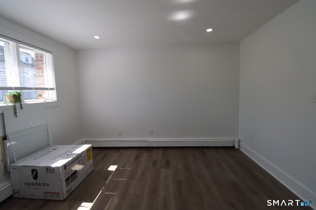 Building Photo - 149 Garfield Ave