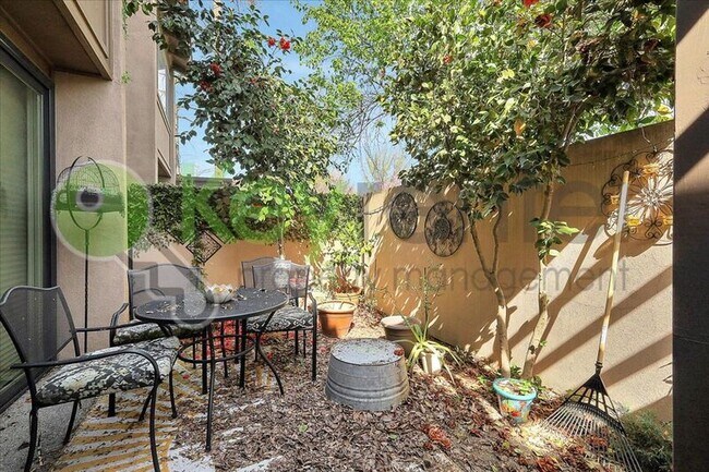 Building Photo - 2254 Woodside Ln