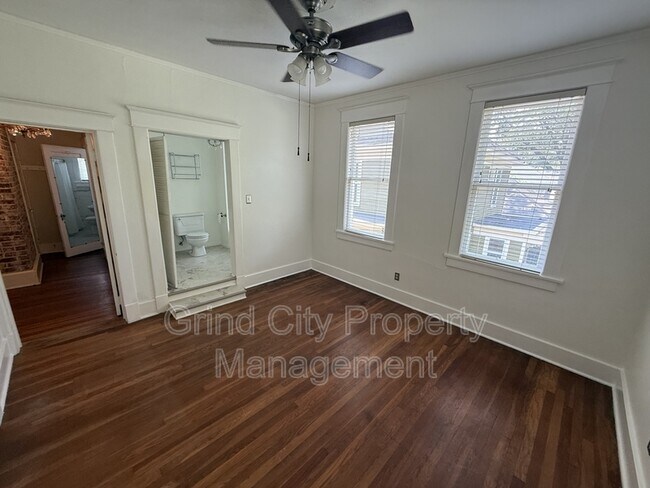 Building Photo - 653 Anderson St