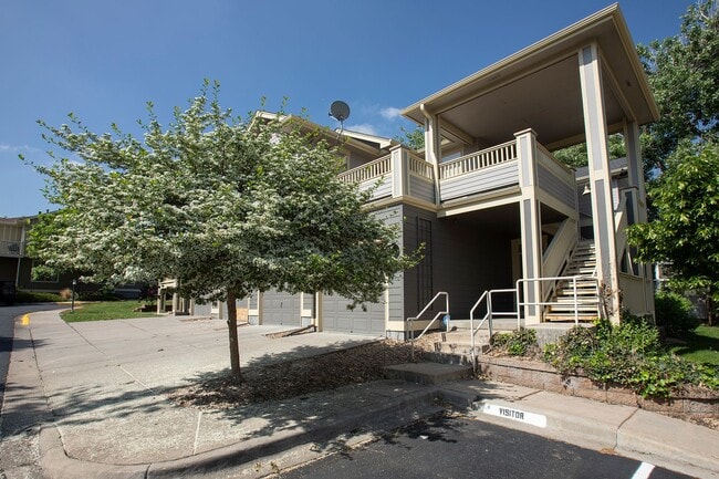 Building Photo - 2 bed/2 bath Sloans Lake Condo