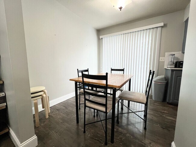 Building Photo - 5658 South Village Circle