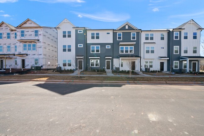 Building Photo - Convenient New Construction Townhome in Durham - Easy commute to RTP, Brier Creek, Airport