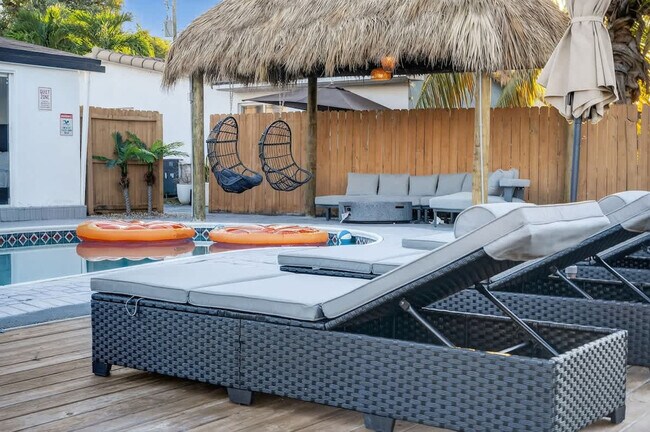 Building Photo - 2365 NE 195th St